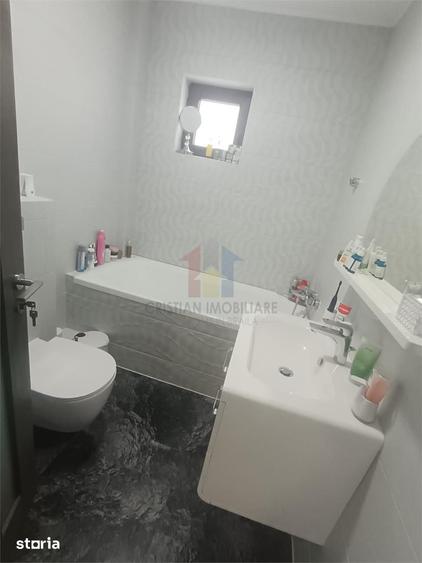 Apartament cu 3 camere în Traian