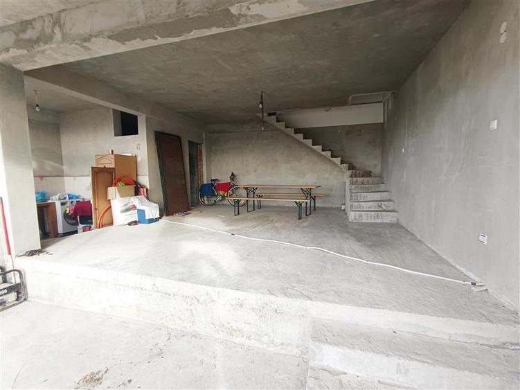 Duplex cu 4 camere cu Teren 2306 Mp în Nord