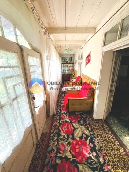 Casă cu 6 camere cu Teren 1614 Mp în Slobozia (Roznov)