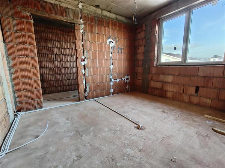 Duplex cu 4 camere cu Canalizare în Moșnița Nouă