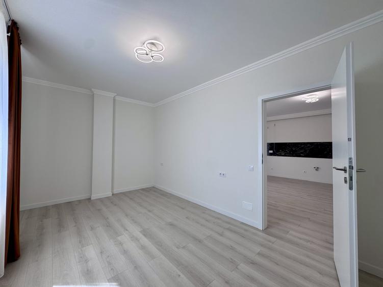 Apartament cu 3 camere semidecomandat în Florești