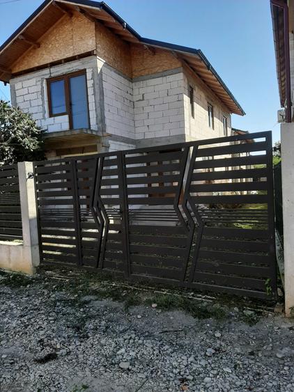 Casă cu 3 camere în Vulcana-Pandele
