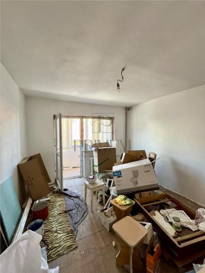 Sagului, apartament 2 camere, decomandat, etaj 1, bloc izola - 1