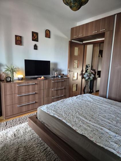 Apartament cu 3 camere semidecomandat în Dorobanți
