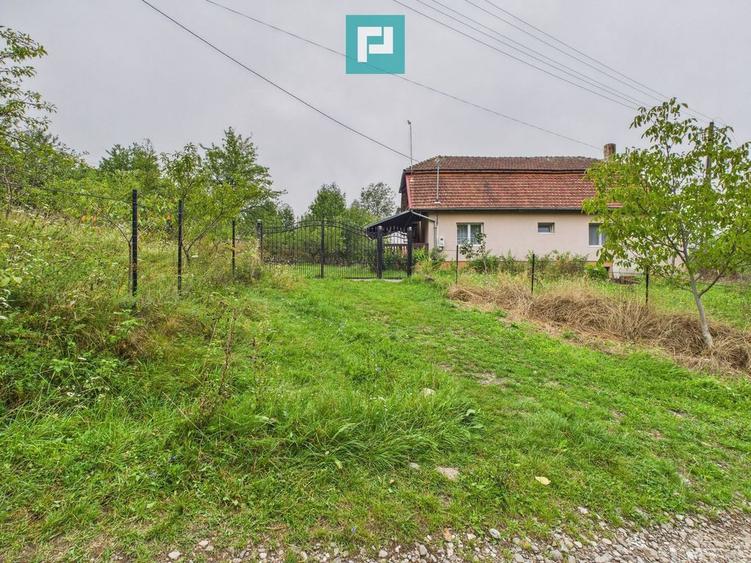 Casă cu 4 camere cu Teren 4300 Mp în Groși