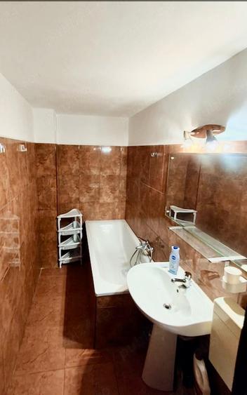 Apartament cu 3 camere decomandat în Nerva Traian