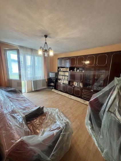 Apartament cu 2 camere decomandat, mobilat în Jibou