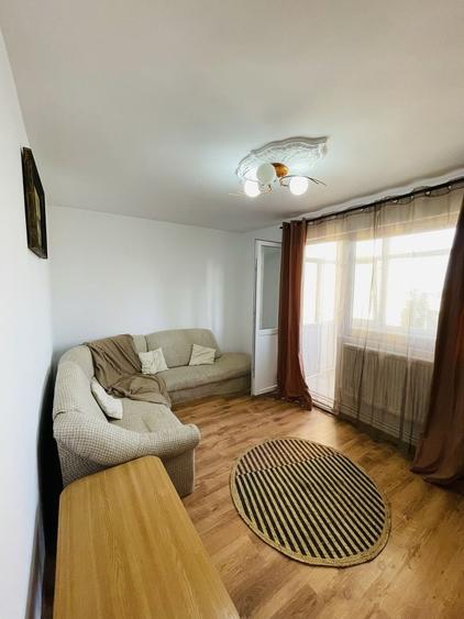 Apartament cu 3 camere decomandat în Micro 4