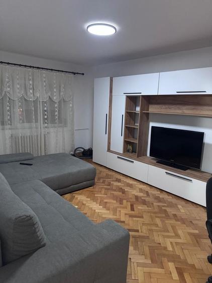 Apartament cu 3 camere decomandat în Nufărul