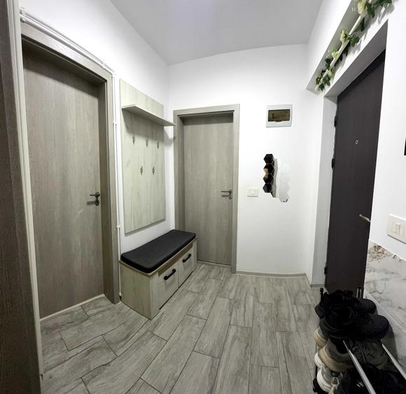 Apartament cu 2 camere semidecomandat în Valea Adâncă