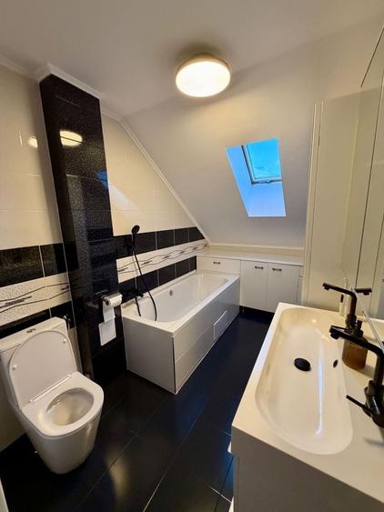 Apartament cu 4 camere decomandat în Central