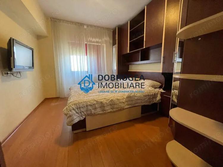 Apartament cu 3 camere decomandat în Păcii