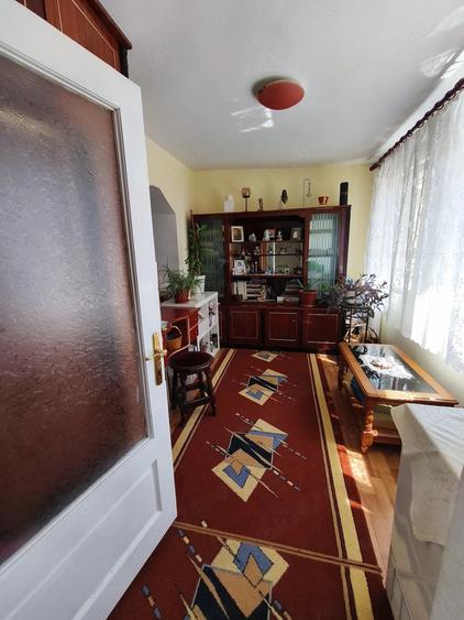 Casă cu 7 camere cu Teren 216 Mp în Central