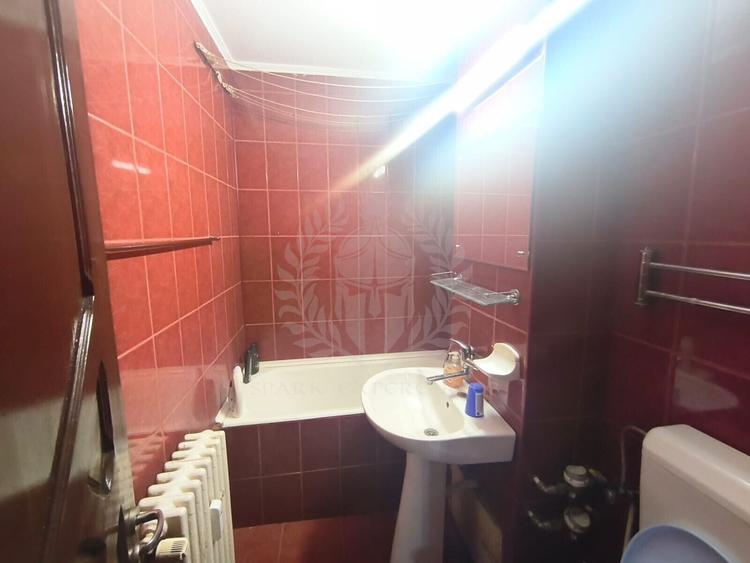 Apartament cu 3 camere decomandat, mobilat în Republicii