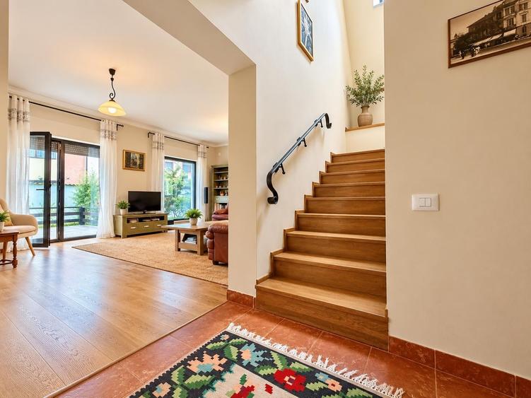 Casă individuală cu 5 camere cu Teren 420 Mp în Corbeanca