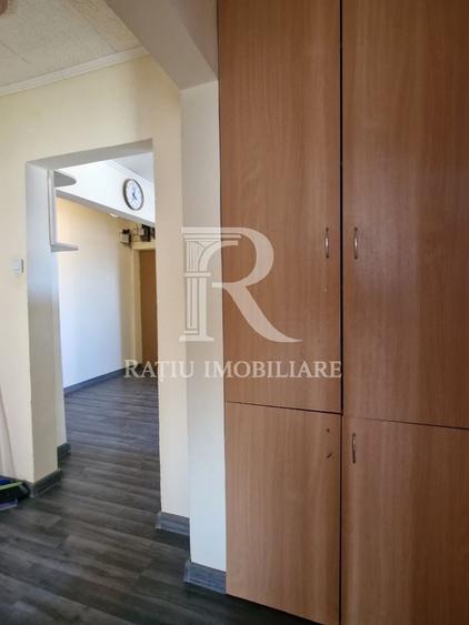 Apartament cu 3 camere decomandat, mobilat în Nufărul