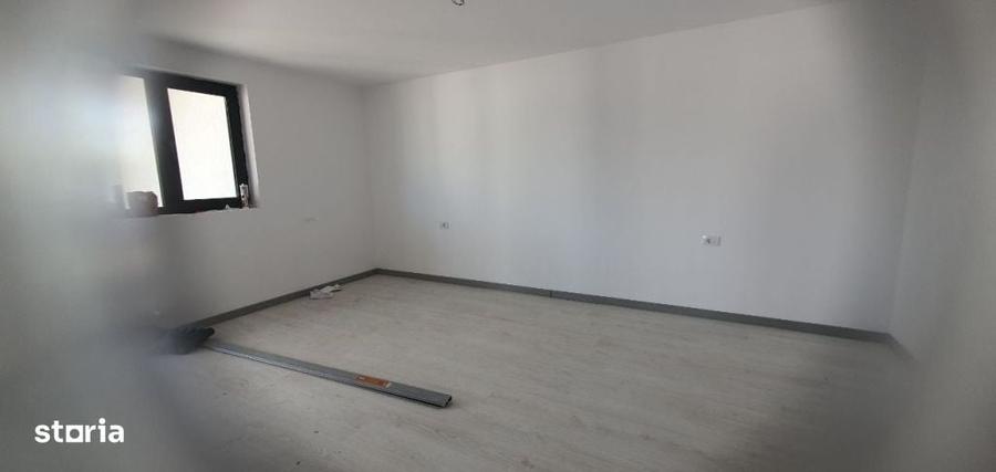 Casă cu 3 camere cu Teren 400 Mp în Cernele