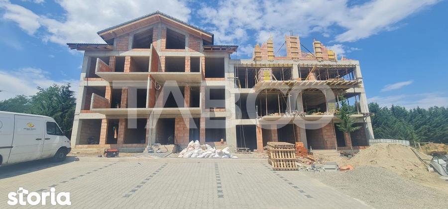 Apartament cu 3 camere decomandat în Cristian