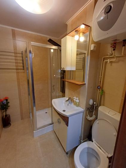 Apartament cu 3 camere semidecomandat în Pantelimon