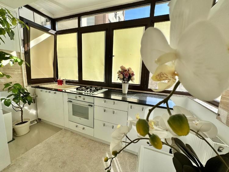 Apartament cu 3 camere semidecomandat în Drumul Taberei