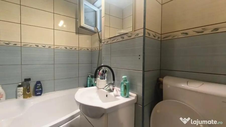 Apartament cu 3 camere semidecomandat în Central
