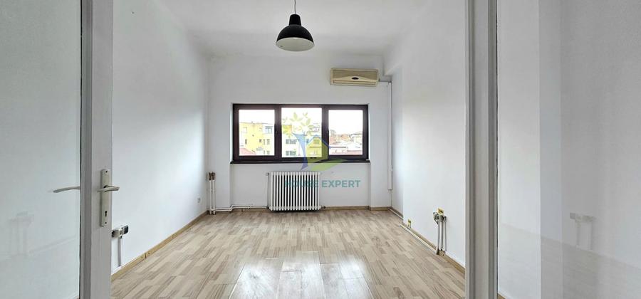Apartament cu 4 camere semidecomandat în Foișorul de Foc