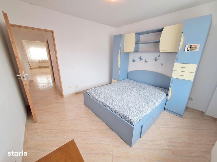Apartament cu 3 camere în Mioriței