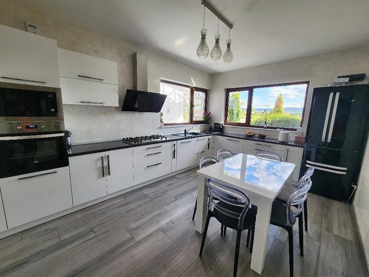 Casă cu Teren 500 Mp în Central