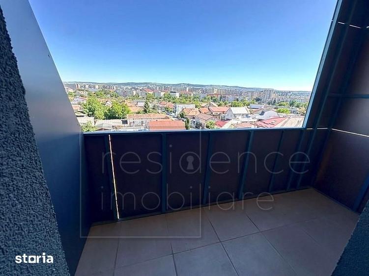 Apartament cu 3 camere semidecomandat, mobilat în Bulgaria