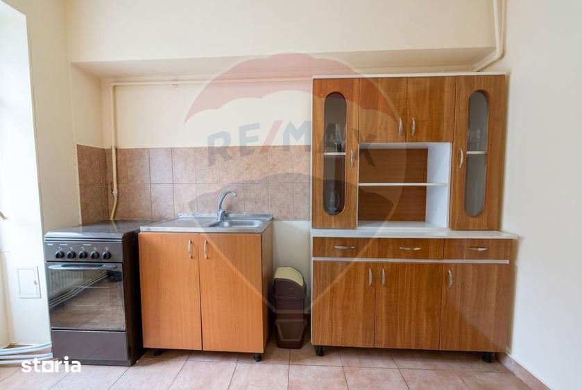 Apartament cu 3 camere decomandat în Central