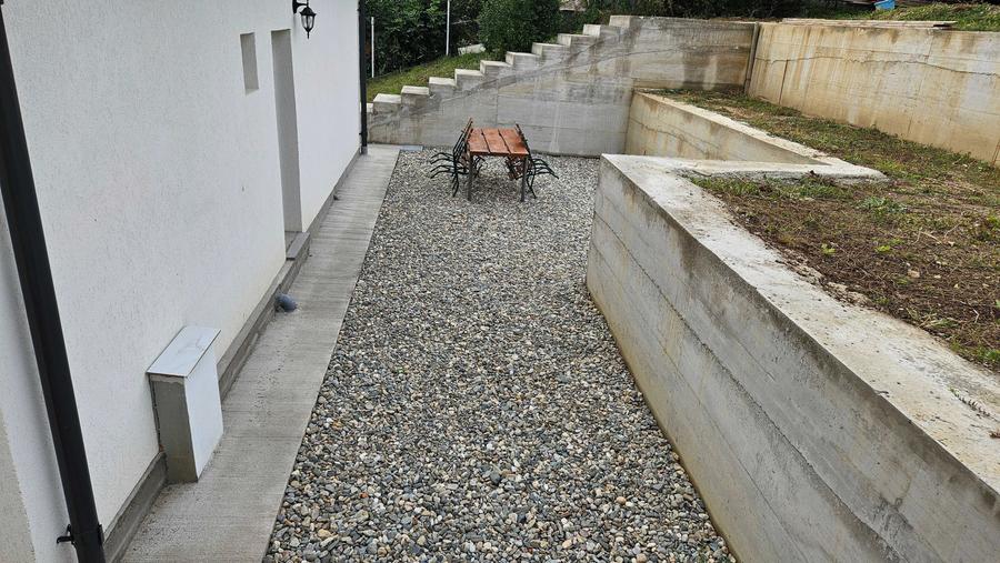 Casă cu 2 camere cu Teren 250 Mp în Central