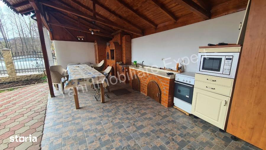 Casă cu 6 camere cu Teren 320 Mp în Corbeni