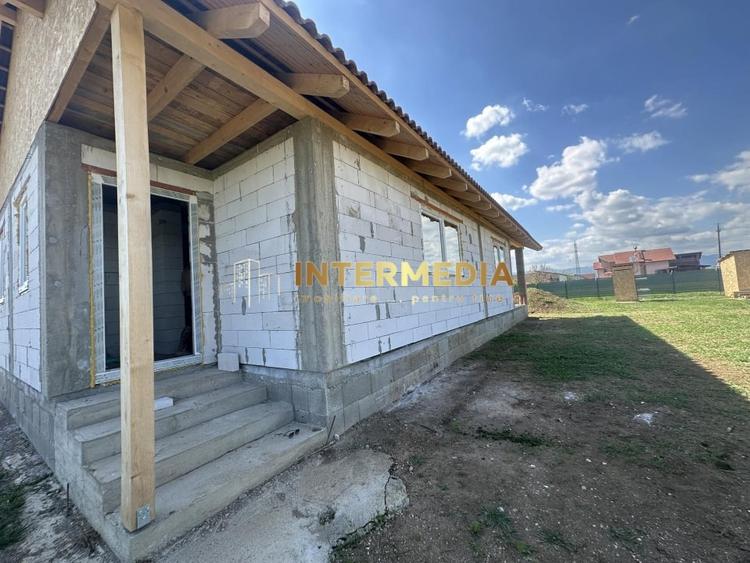 Casă individuală cu 3 camere cu Teren 570 Mp în Bărăbanț