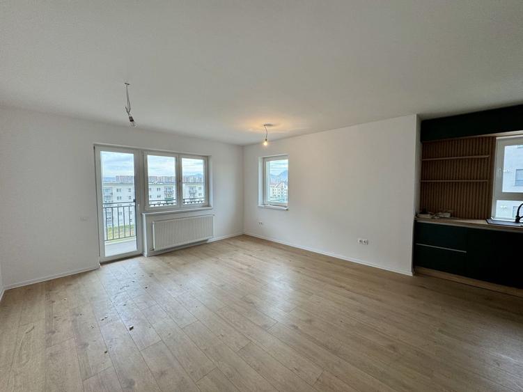 Apartament cu 3 camere decomandat, mobilat în Tractorul