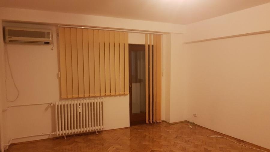 Apartament cu 3 camere decomandat, mobilat în Decebal