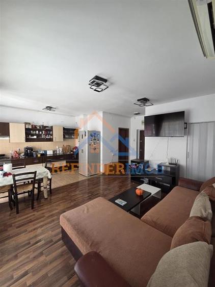 Apartament cu 3 camere decomandat, mobilat în Titan — fotografia 3