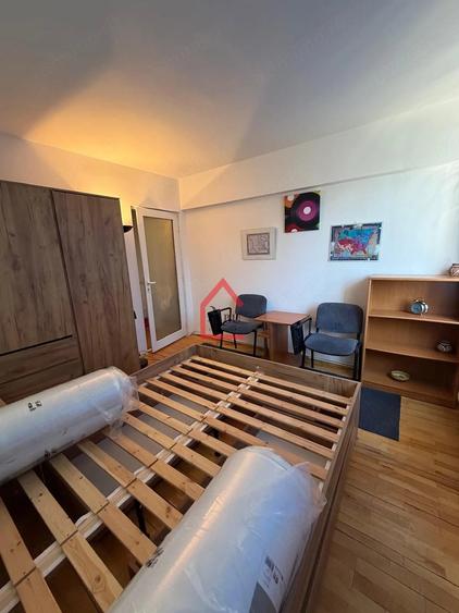 Apartament cu 3 camere decomandat în Filiași