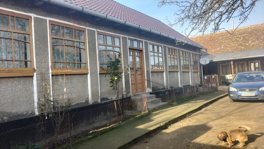 Casă cu 4 camere în Șicula