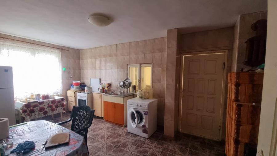 Casă individuală cu 6 camere cu Canalizare în Chiojdu