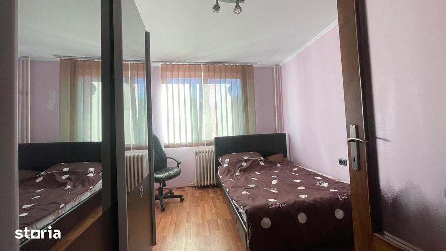 Casă cu 8 camere cu Teren 370 Mp în Central