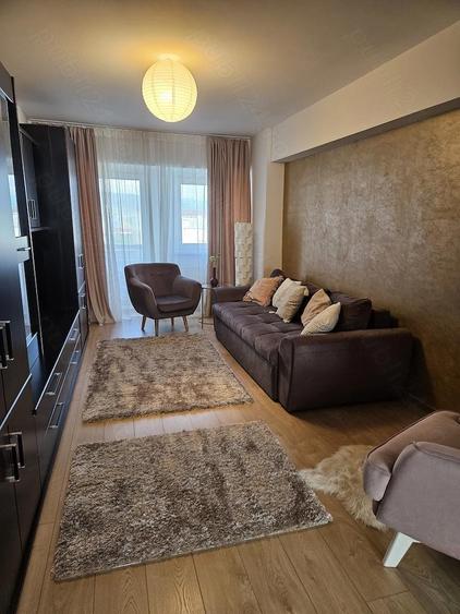 Apartament cu 3 camere decomandat în Exterior Vest