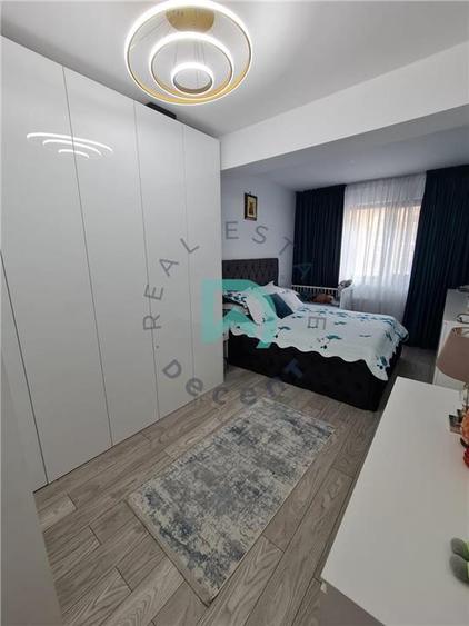 Apartament cu 2 camere decomandat în Tractorul