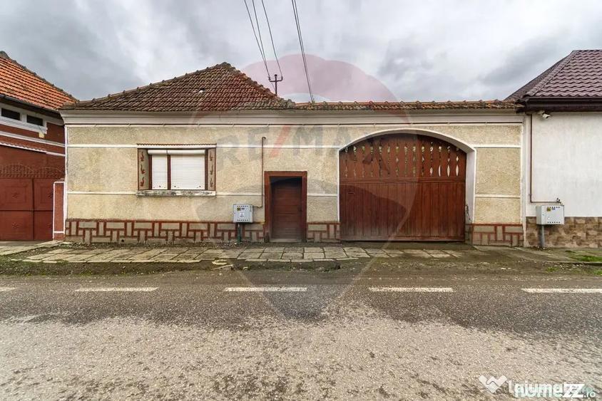 Casă cu 4 camere cu Teren 1068 Mp în Perșani