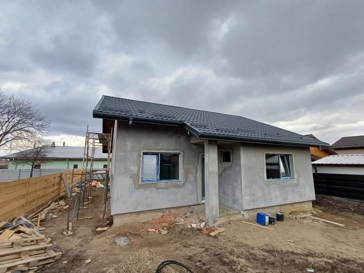 Casă individuală cu 3 camere cu Canalizare în Tomești