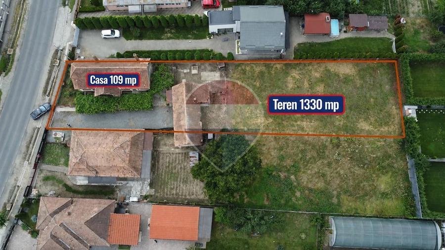 Casă cu Teren 1330 Mp în Central