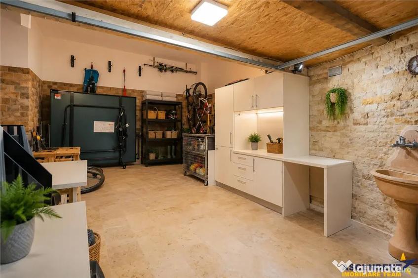 Casă cu 4 camere cu Teren 343 Mp în Florilor