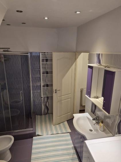 Casă cu 3 camere cu Canalizare în Central
