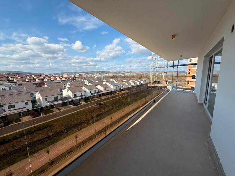 Apartament cu 2 camere semidecomandat în Sopor