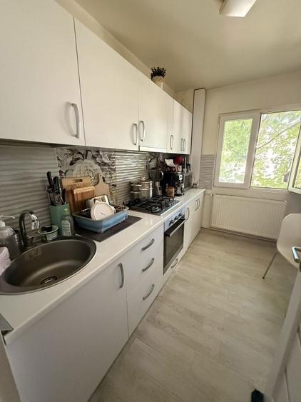 Apartament cu 3 camere semidecomandat în Gorjului