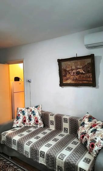 Apartament cu 2 camere semidecomandat în Podul de Piatră